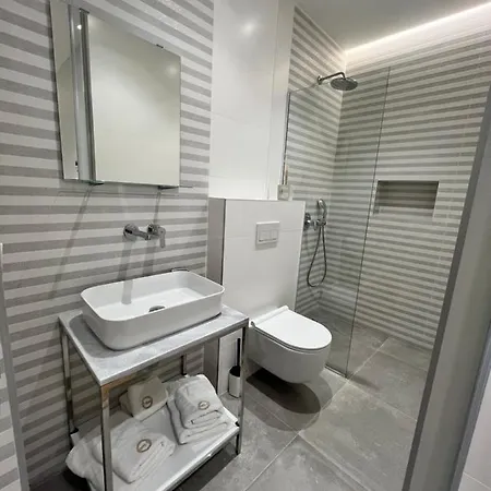 Enzo Rooms & Apartment Blloku Tirana Exterior photo