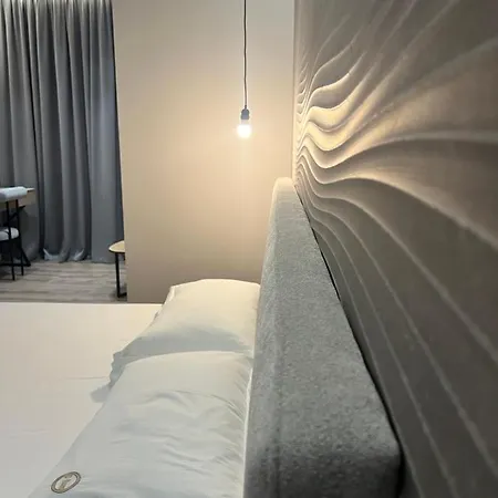 Enzo Rooms & Apartment Blloku Tirana Exterior photo
