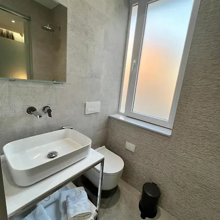 Enzo Rooms & Apartment Blloku Tirana Exterior photo